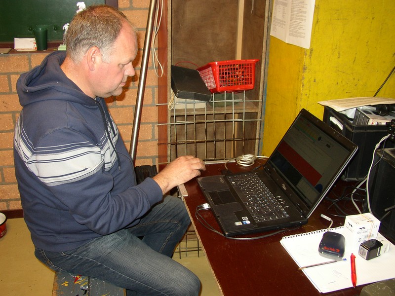 Wicher, PD0WR druk met psk.