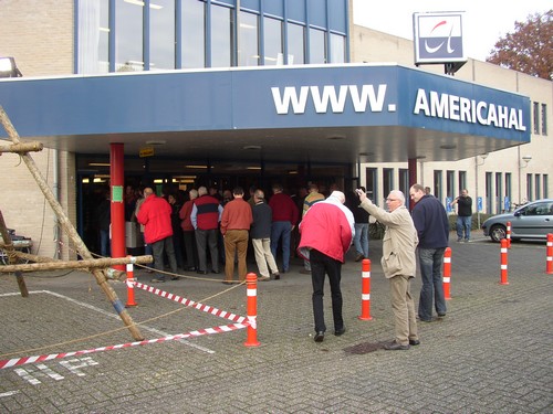 Al een flinke rij voor de kassa.
