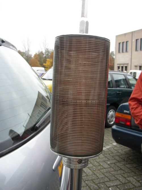 Mobiele antennes genoeg op de parkeerplaats.
