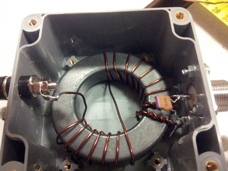 Complete ringkern. De C van 150pF wordt later vervangen door een 1Kv type