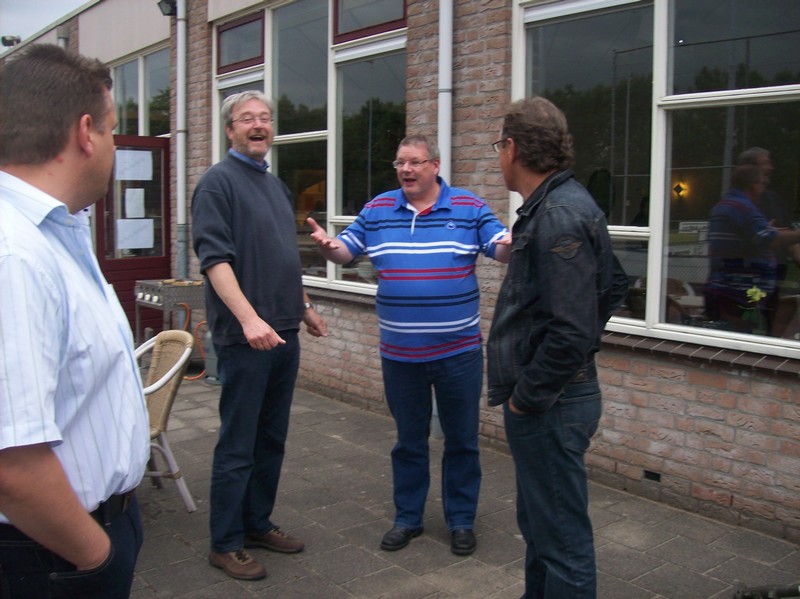 Adriaan: Alle qsl kaarten zijn in de open haard verdwenen!