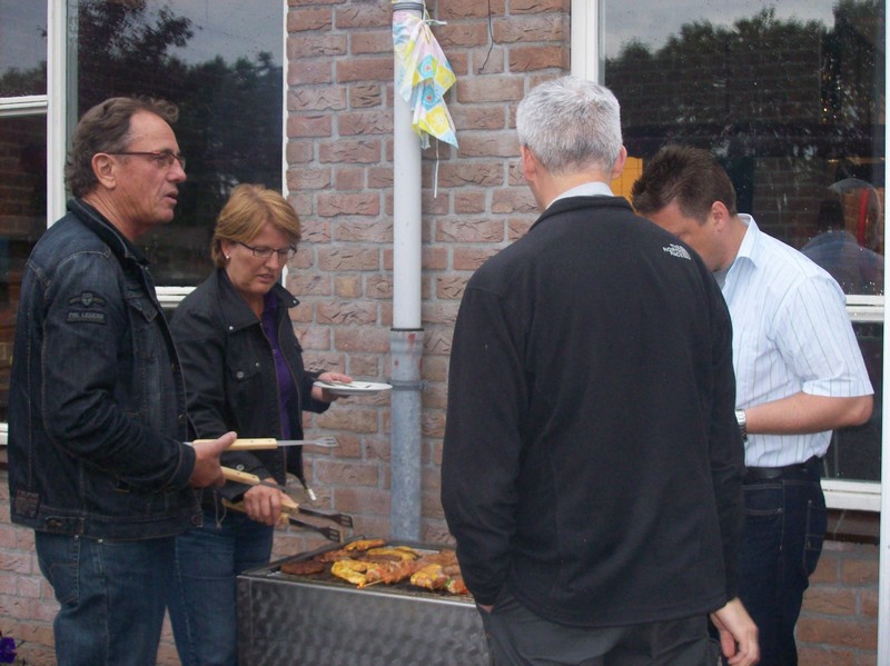 gezellig samen bij de bbq.