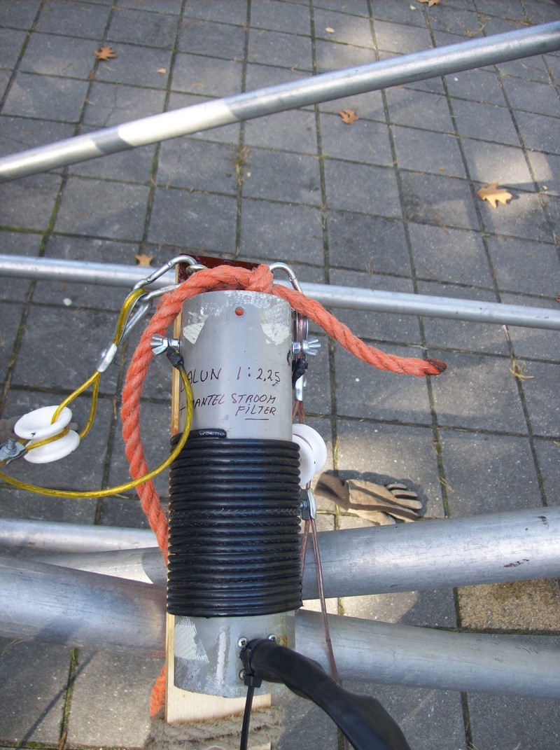 Balun met mantelstroomfilter. De balun bleek later defect te zijn!