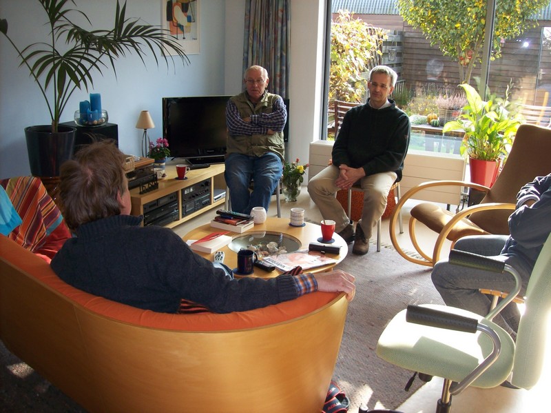 Koen, Jille en Wicher horen het relaas aan.