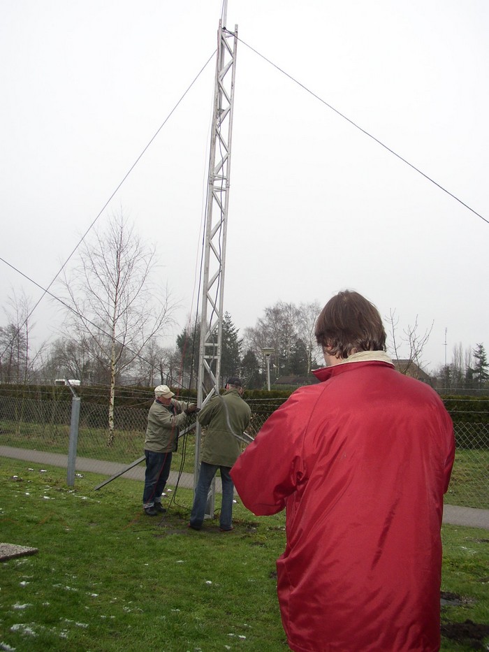 Jille en Wicher aan de 160m mast