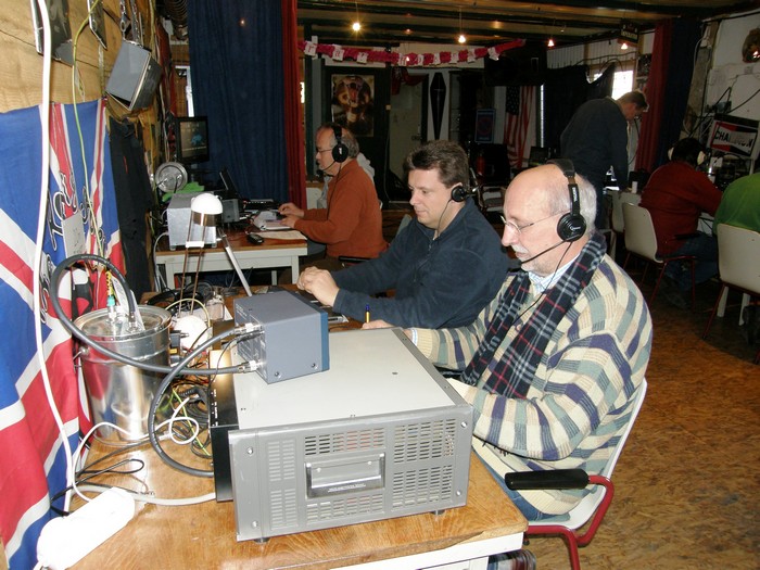 Ben, PA0I bezig op 20 meter met Jim, PA2JIM als logger