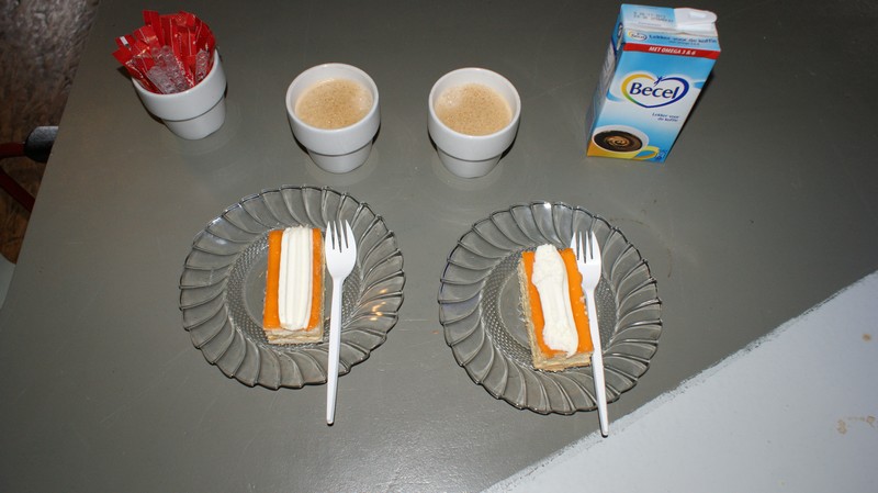 Op Koningsdag eerst oranje gebak.