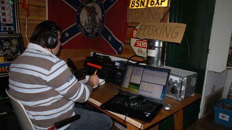 Dennis PD4R. Ook een pile-up op 40meter.