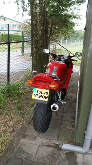 Motor van Jeroen PD1JSH. Leuk dat hij zijn kenteken heeft aangepast.