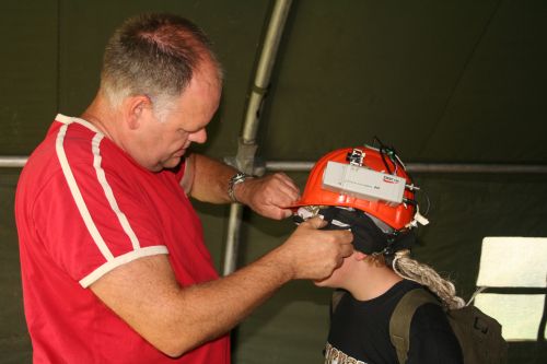 Wicher PD0WR plaatst de mobiele helm