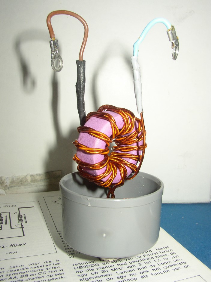 Balun met paarse ringkern (4C6) trifilair gewikkeld