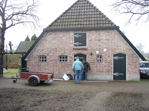 Spullen uitladen en beginnen met de opbouw