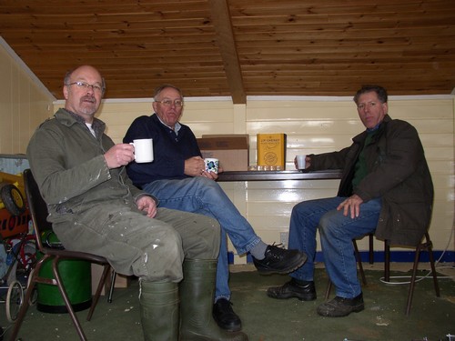 PA7HPH, PA1DV en PA1COR aan de koffie.