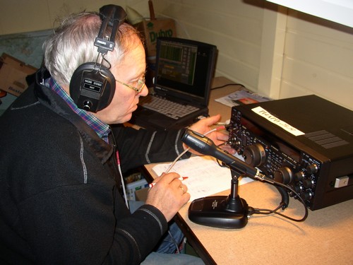 Jille, PA1DV bezig met CQ op 20 meter.