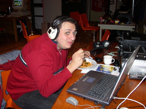 Dennis PD4R kan wel eten maar de contest gaat door.