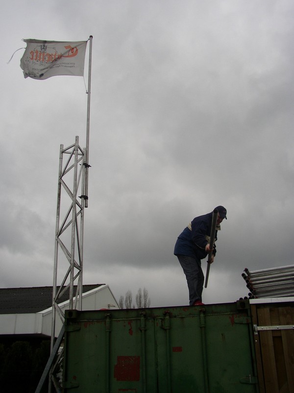 Wicher PD0WR bovenop een zeecontainer