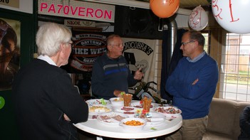 Aan de borreltafel. Sterke verhalen?